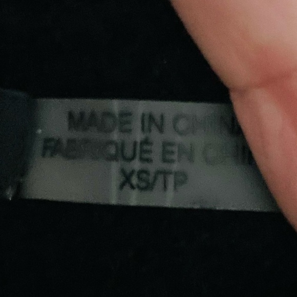 Alice +Olivia black wool and cashmere boucle textured sweater. Size XS - Picture 4 of 6